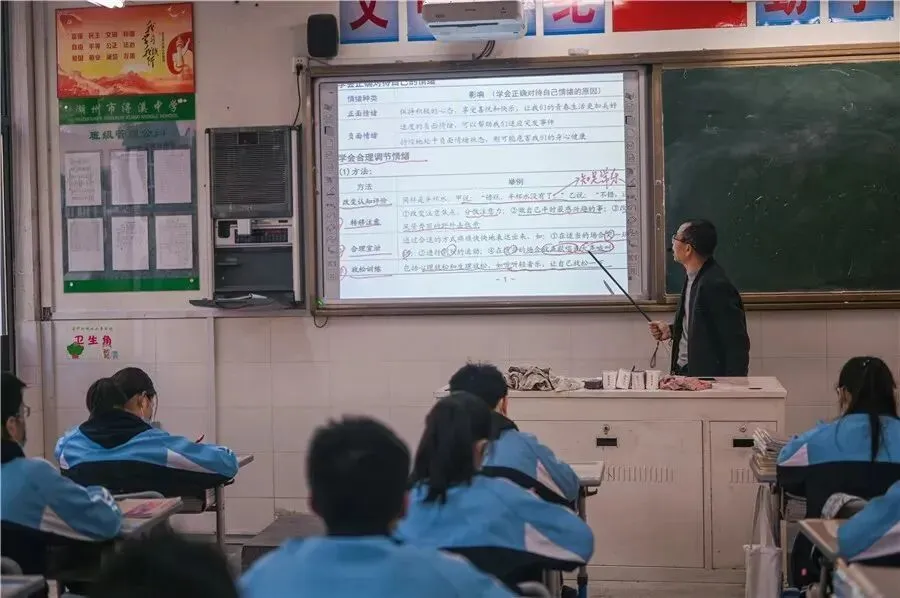 试卷分前路,人生无平庸-第3张图片-四季读书网 试卷分前路,人生无平庸-第3张图片-四季读书网