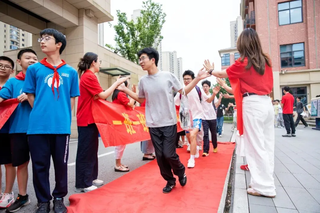 中考首日 | 麓岭少年,高歌出征!-第10张图片-四季读书网