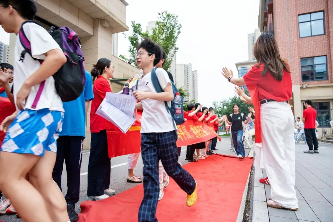 中考首日 | 麓岭少年,高歌出征!-第11张图片-四季读书网