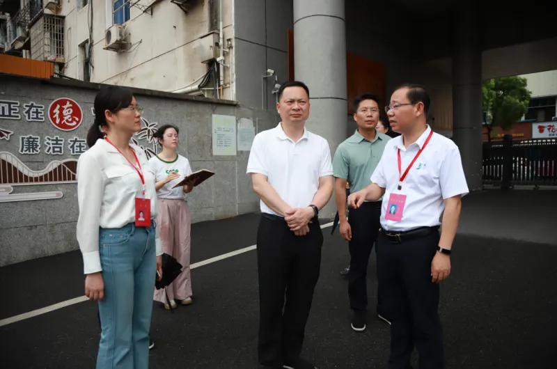 周登高督导调研中考和龙舟活动安全工作-第5张图片-四季读书网