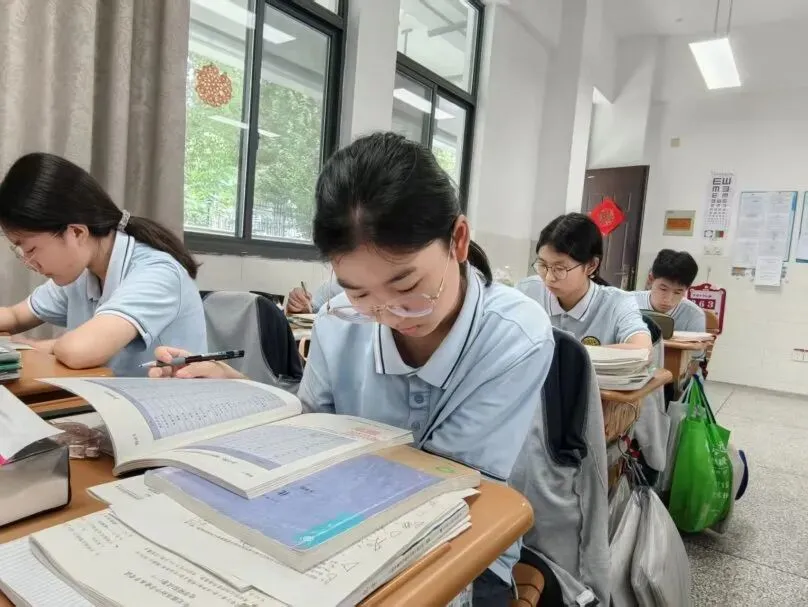 中考第三天,奋斗的青春永不落幕!!!-第8张图片-四季读书网
