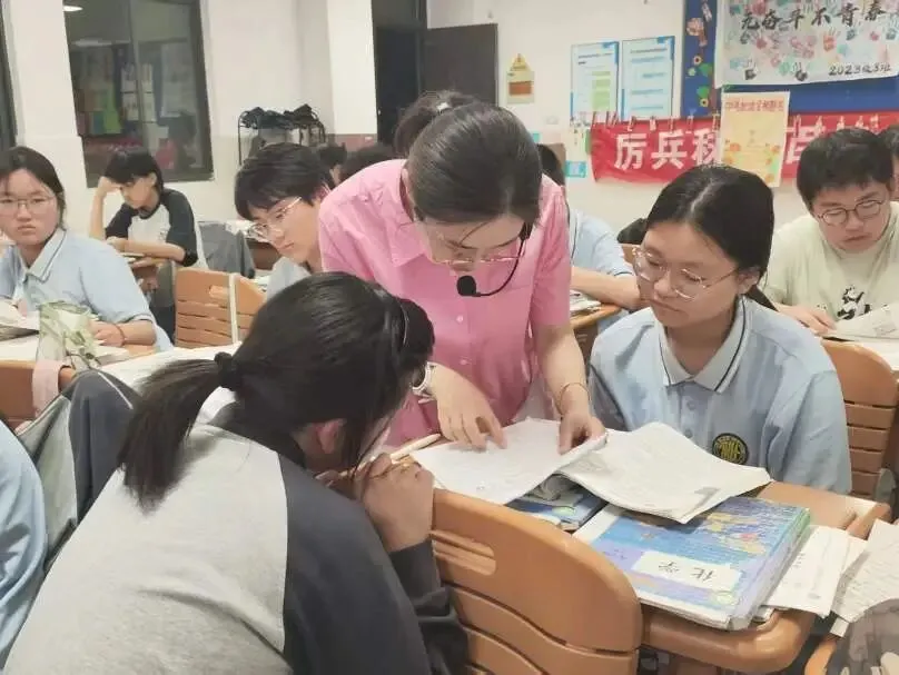 中考第三天,奋斗的青春永不落幕!!!-第24张图片-四季读书网