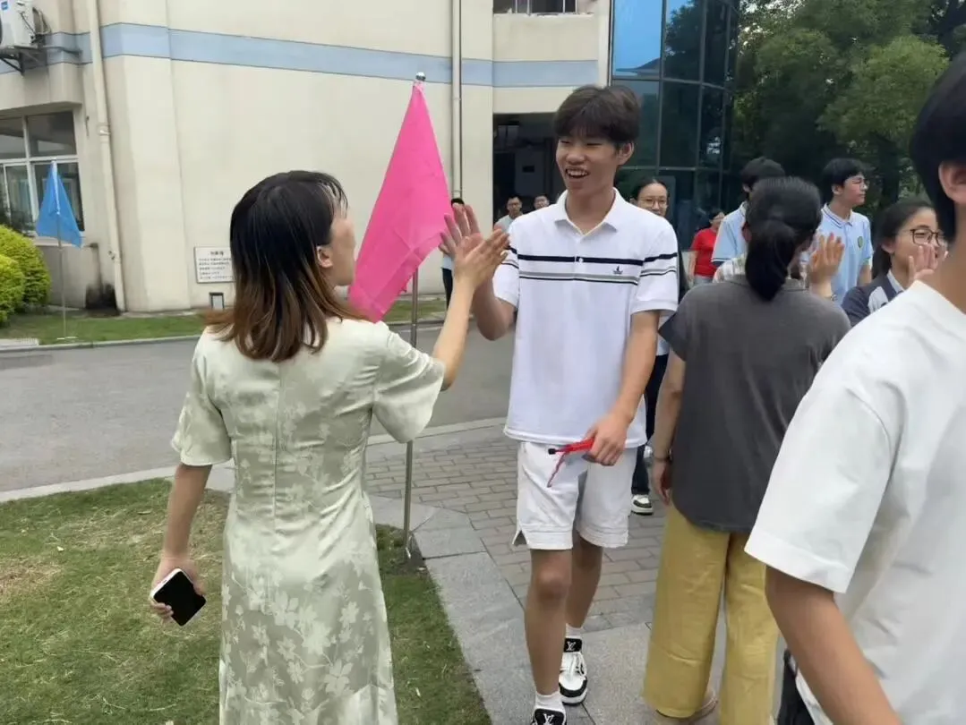 中考第三天,奋斗的青春永不落幕!!!-第40张图片-四季读书网
