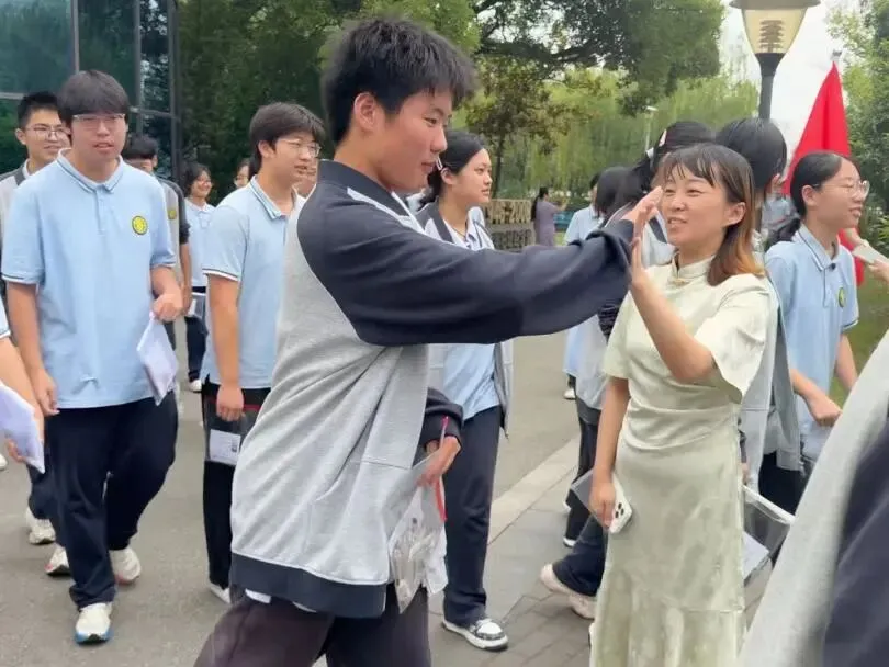 中考第三天,奋斗的青春永不落幕!!!-第41张图片-四季读书网