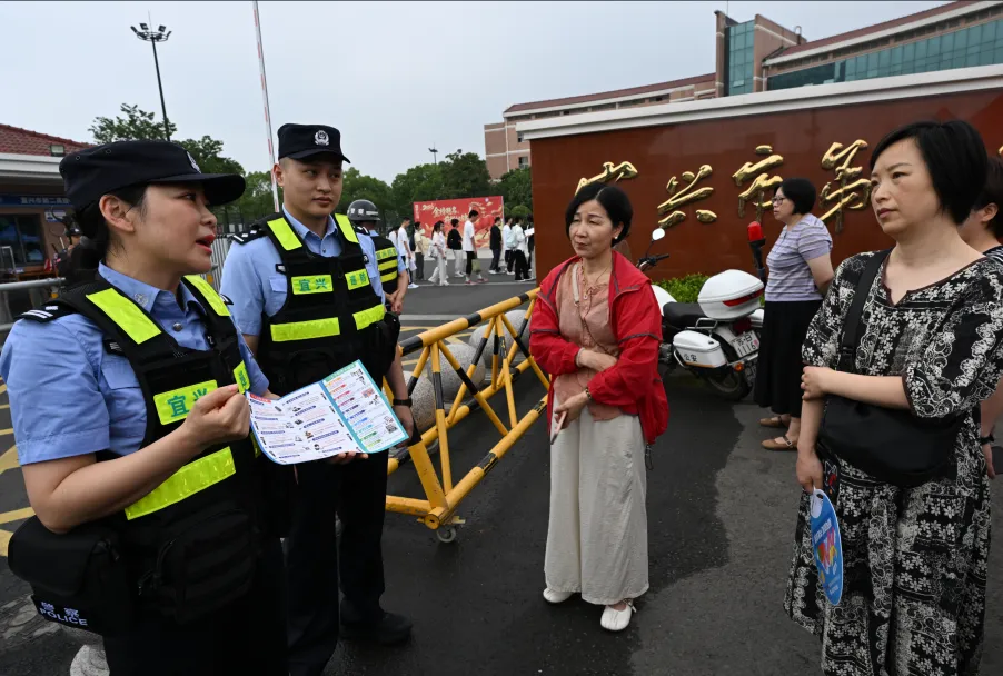 中考落幕,青春启航!新街“陪考团”的这三天,超暖心~-第32张图片-四季读书网
