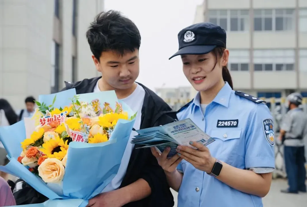 中考落幕,青春启航!新街“陪考团”的这三天,超暖心~-第33张图片-四季读书网