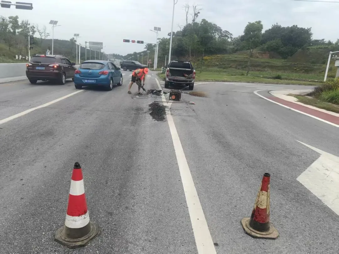 护航中考,大悟公路人在行动 -第2张图片-四季读书网