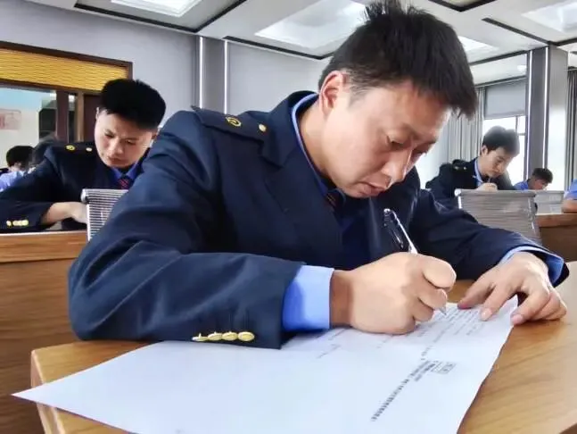 这场“铁中考”谁夺魁?-第3张图片-四季读书网 这场“铁中考”谁夺魁?-第3张图片-四季读书网