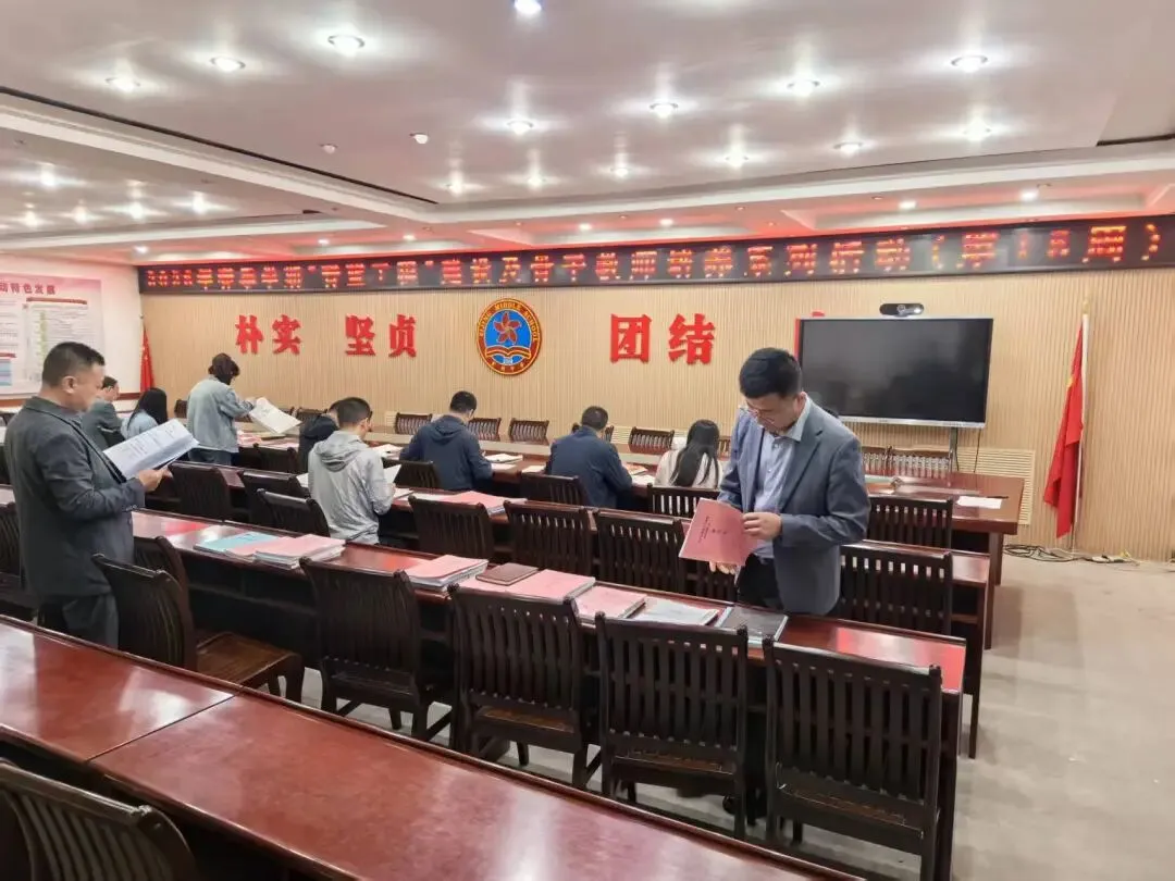 深耕真题研教学 匠心筑梦促成长 | 庄浪县紫荆中学开展“青蓝工程”建设、骨干教师培养“研做高考、说课标、说”系列活动-第4张图片-四季读书网 深耕真题研教学 匠心筑梦促成长 | 庄浪县紫荆中学开展“青蓝工程”建设、骨干教师培养“研做高考、说课标、说”系列活动-第4张图片-四季读书网