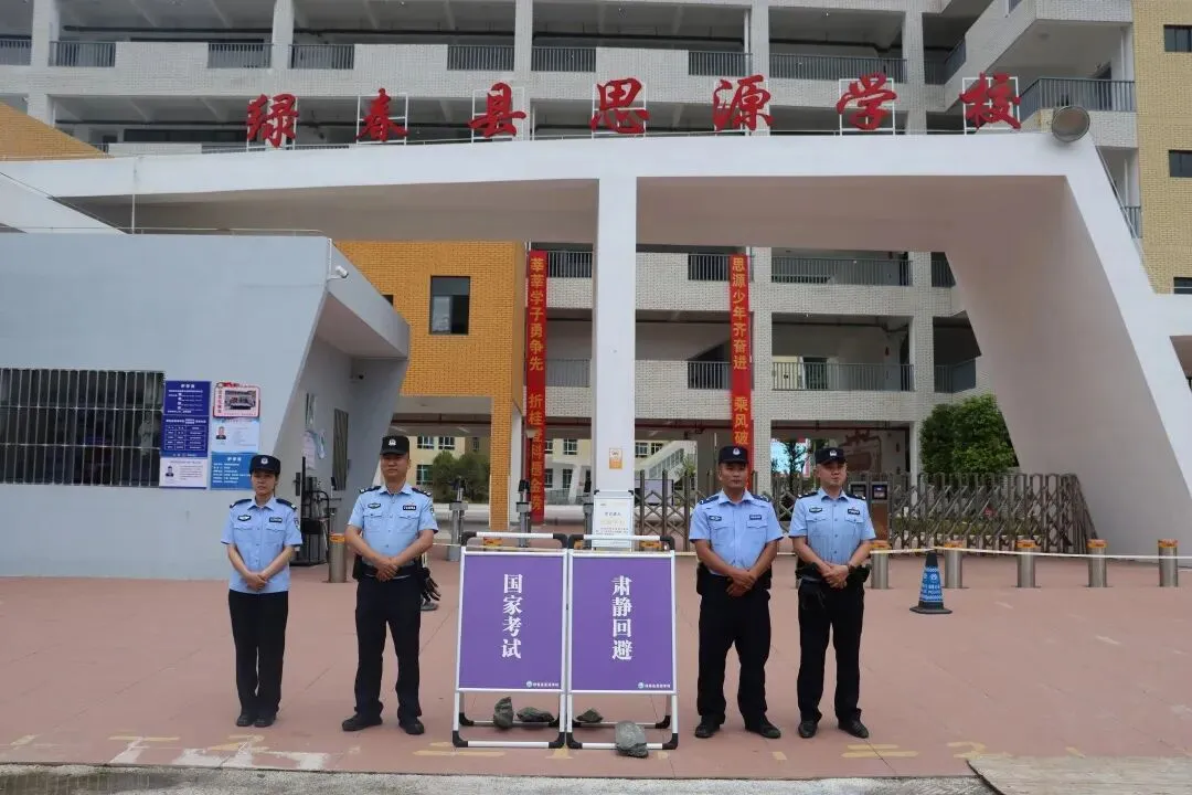 中考落幕,藏蓝守护不散!愿少年不负韶华,奔赴山海-第8张图片-四季读书网 中考落幕,藏蓝守护不散!愿少年不负韶华,奔赴山海-第8张图片-四季读书网