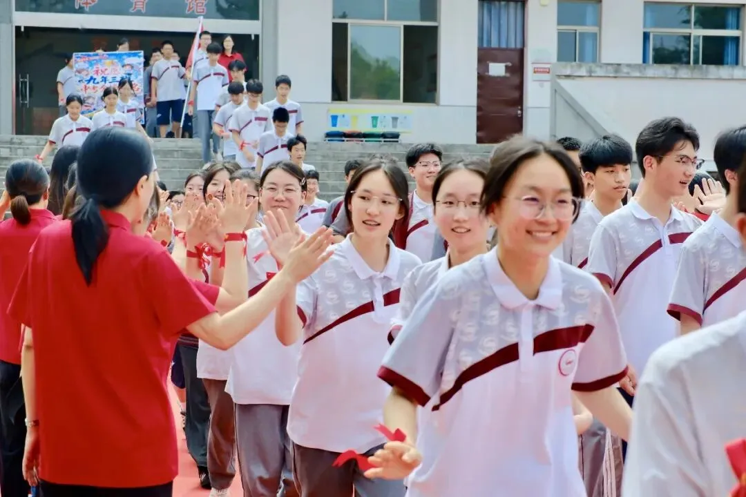 少年策马赴山海 中考亮剑展锋芒 ——海宁市王国维初级中学教育集团2026届出征仪式圆满举行-第36张图片-四季读书网 少年策马赴山海 中考亮剑展锋芒 ——海宁市王国维初级中学教育集团2026届出征仪式圆满举行-第36张图片-四季读书网