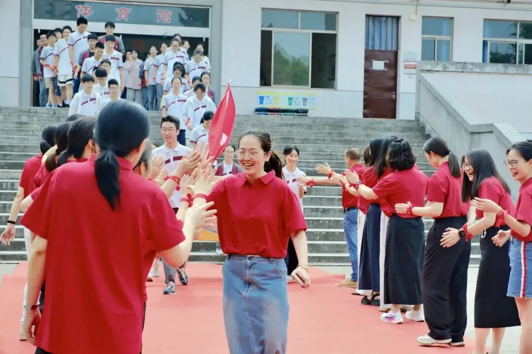 少年策马赴山海 中考亮剑展锋芒 ——海宁市王国维初级中学教育集团2026届出征仪式圆满举行-第41张图片-四季读书网 少年策马赴山海 中考亮剑展锋芒 ——海宁市王国维初级中学教育集团2026届出征仪式圆满举行-第41张图片-四季读书网