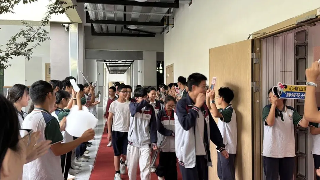 少年策马赴山海 中考亮剑展锋芒 ——海宁市王国维初级中学教育集团2026届出征仪式圆满举行-第45张图片-四季读书网 少年策马赴山海 中考亮剑展锋芒 ——海宁市王国维初级中学教育集团2026届出征仪式圆满举行-第45张图片-四季读书网