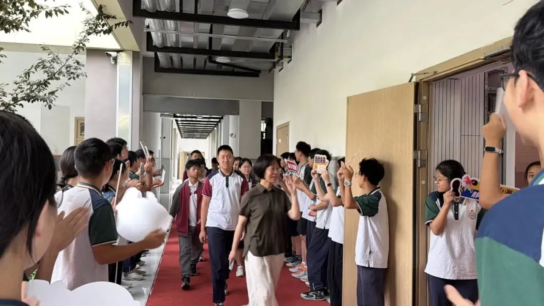 少年策马赴山海 中考亮剑展锋芒 ——海宁市王国维初级中学教育集团2026届出征仪式圆满举行-第46张图片-四季读书网 少年策马赴山海 中考亮剑展锋芒 ——海宁市王国维初级中学教育集团2026届出征仪式圆满举行-第46张图片-四季读书网