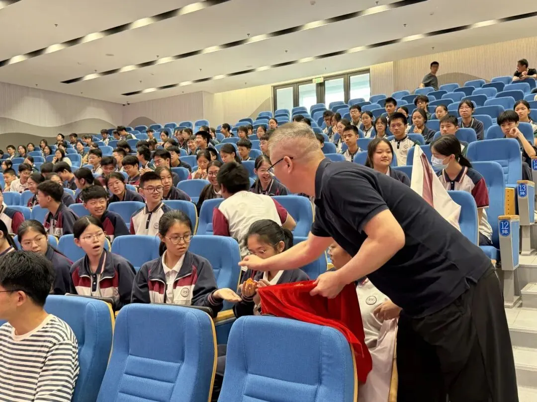 少年策马赴山海 中考亮剑展锋芒 ——海宁市王国维初级中学教育集团2026届出征仪式圆满举行-第64张图片-四季读书网 少年策马赴山海 中考亮剑展锋芒 ——海宁市王国维初级中学教育集团2026届出征仪式圆满举行-第64张图片-四季读书网