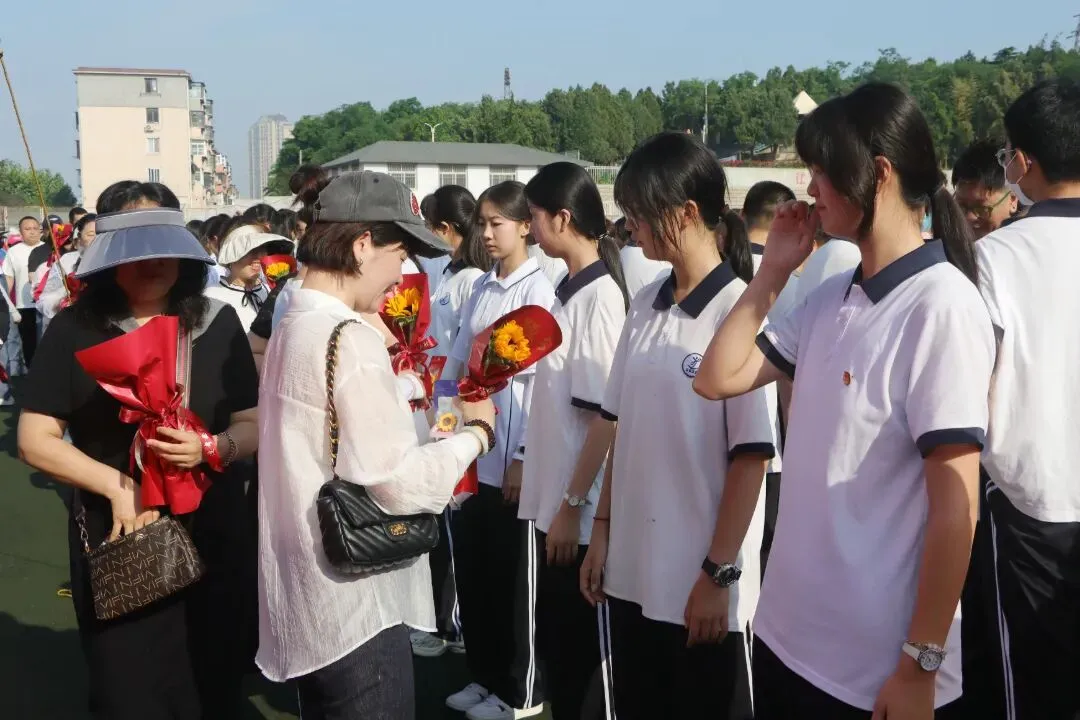 逐梦中考展锋芒 少年壮志创辉煌 | 大连鉴开中学2026届初三毕业典礼暨壮行仪式-第32张图片-四季读书网