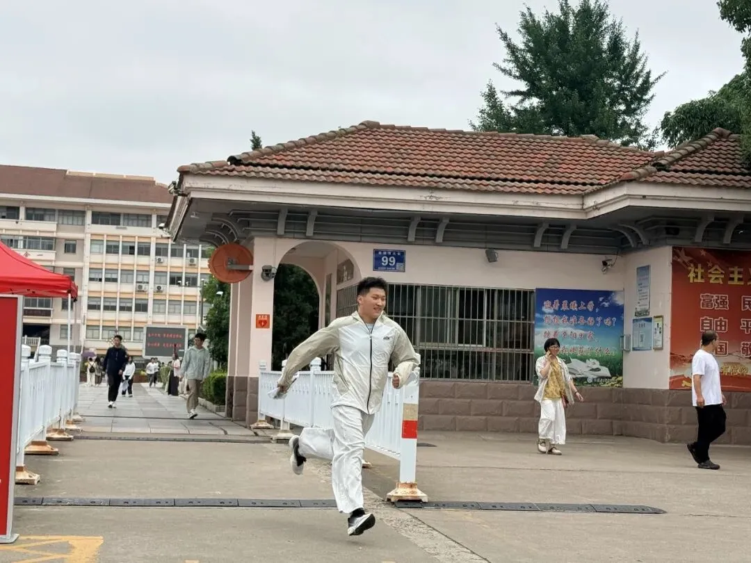 中考落幕!奔赴等候你的万千温柔!-第8张图片-四季读书网