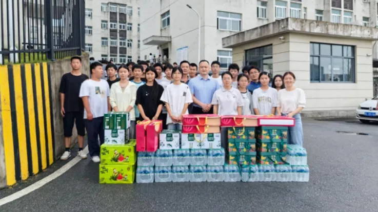 护航中考丨我市各地各部门关心助力中考-第9张图片-四季读书网 护航中考丨我市各地各部门关心助力中考-第9张图片-四季读书网