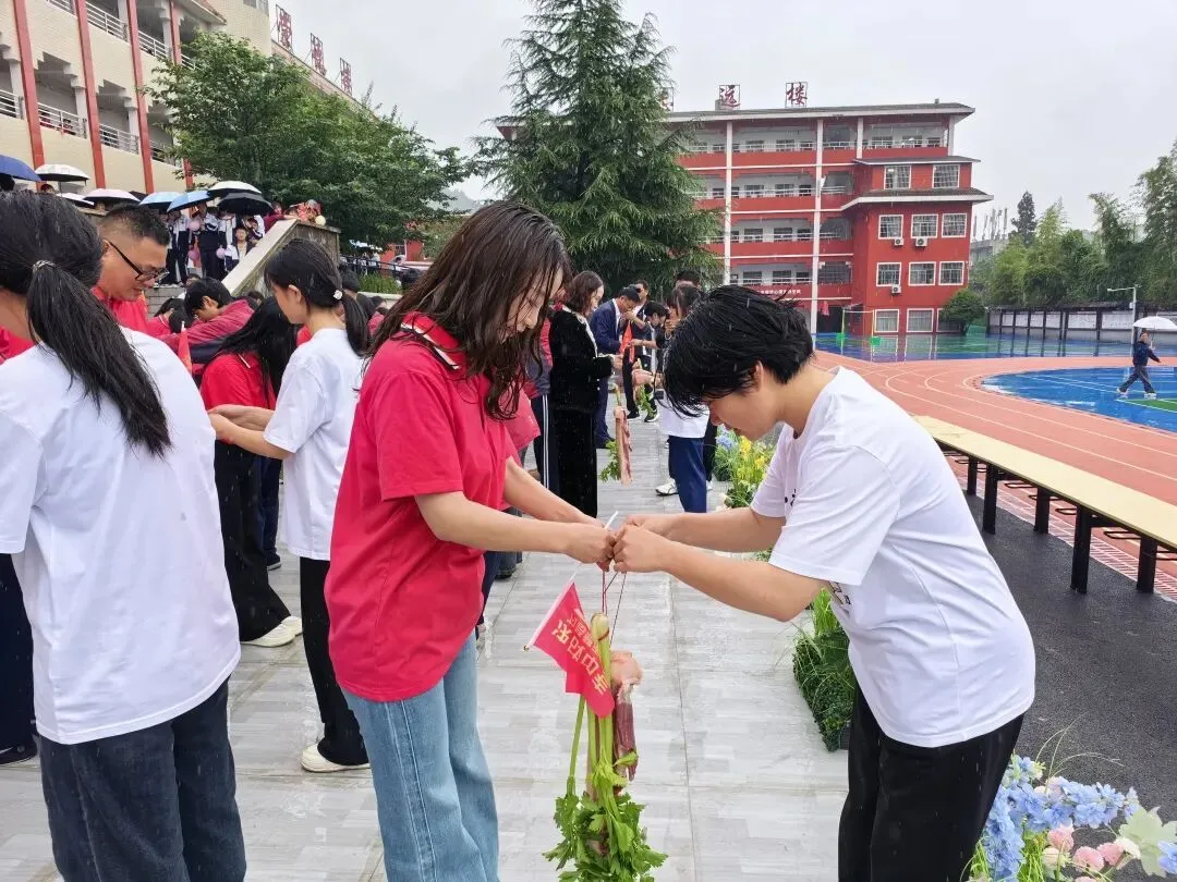 鲜花赠少年!赫章这几所学校为中考考生壮行-第4张图片-四季读书网 鲜花赠少年!赫章这几所学校为中考考生壮行-第4张图片-四季读书网