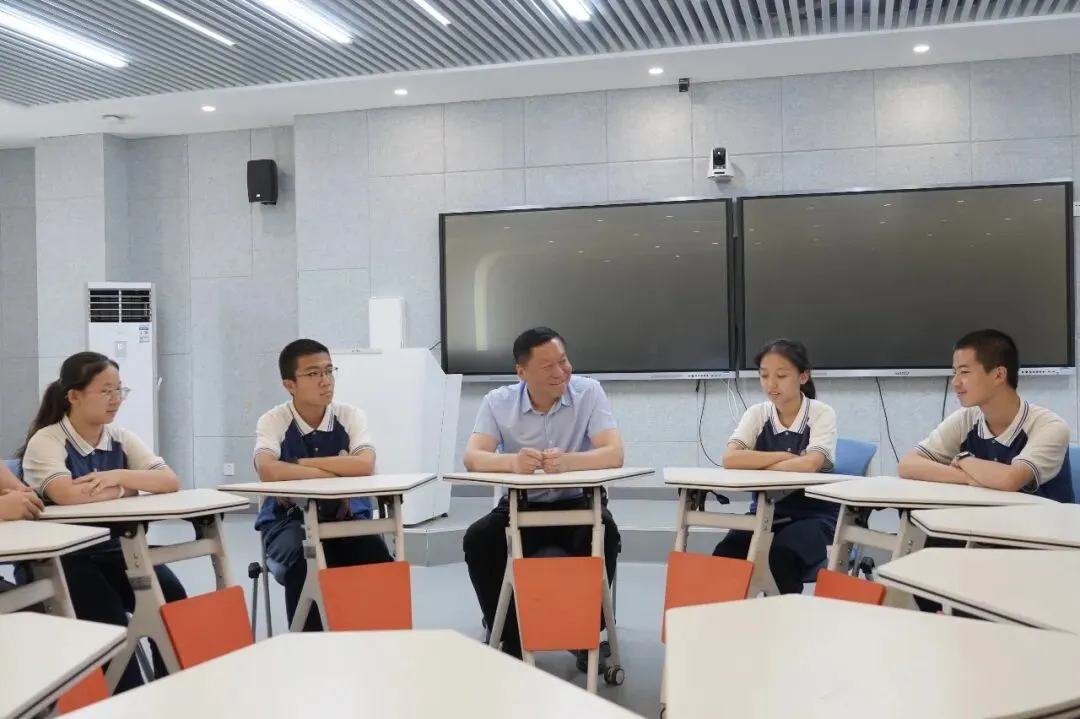 【荐读】郝建民调研中考准备工作并寄语广大考生-第4张图片-四季读书网 【荐读】郝建民调研中考准备工作并寄语广大考生-第4张图片-四季读书网