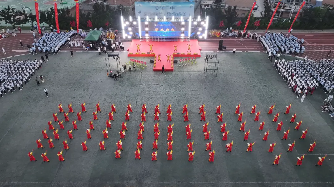县第二中学举行2026届毕业典礼暨中考壮行晚会-第4张图片-四季读书网 县第二中学举行2026届毕业典礼暨中考壮行晚会-第4张图片-四季读书网