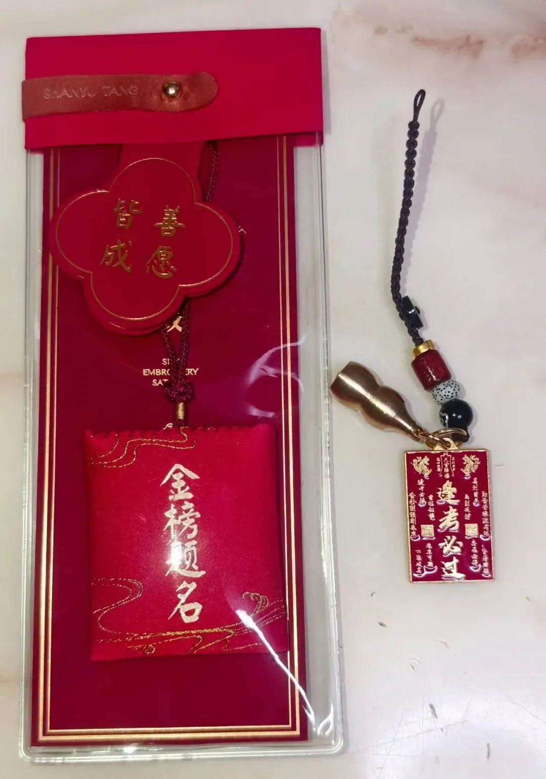 中考倒计时2天!女儿偷偷带着签字板上学-第5张图片-四季读书网