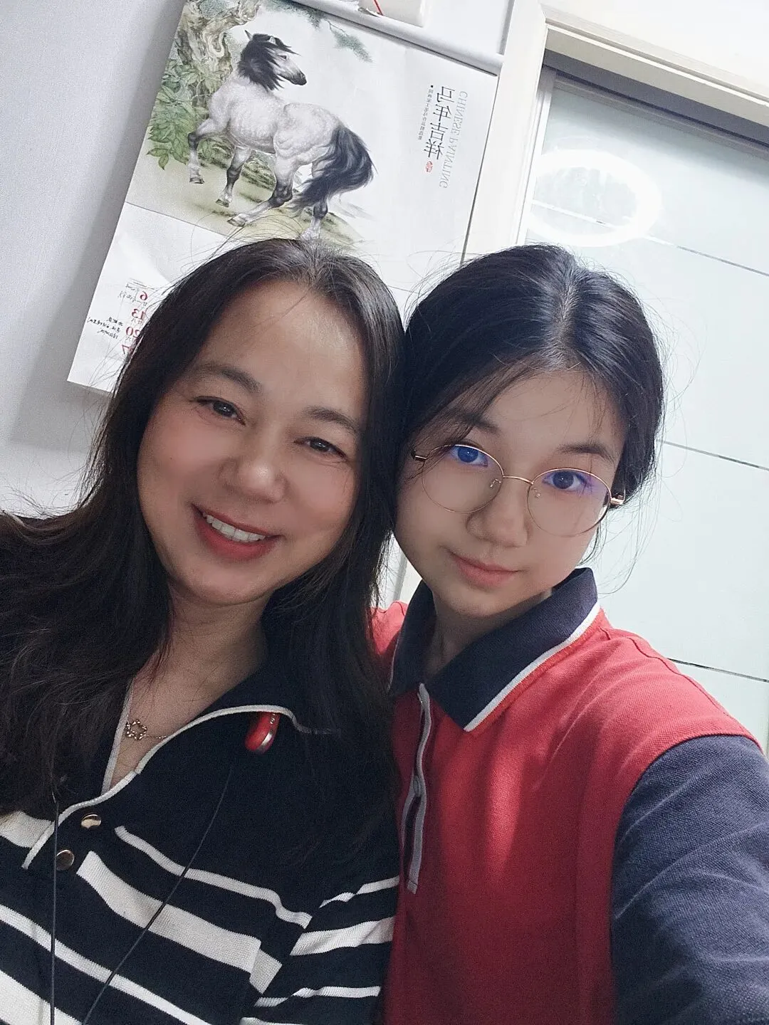 中考倒计时2天!女儿偷偷带着签字板上学-第7张图片-四季读书网