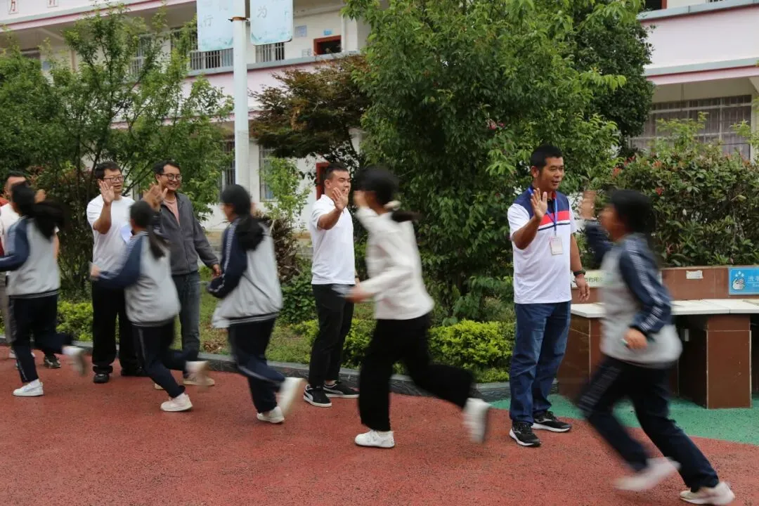 中考落幕!富良棚乡考点有花、有笑、有少年意气……-第14张图片-四季读书网