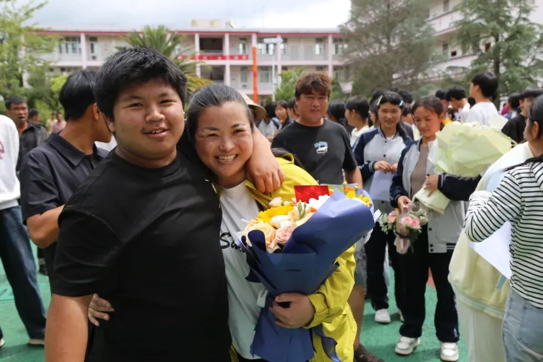 中考落幕!富良棚乡考点有花、有笑、有少年意气……-第26张图片-四季读书网