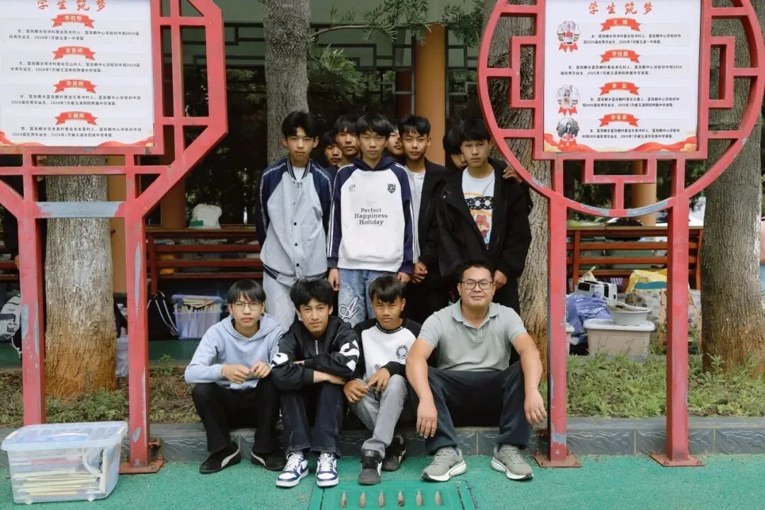 中考落幕!富良棚乡考点有花、有笑、有少年意气……-第31张图片-四季读书网