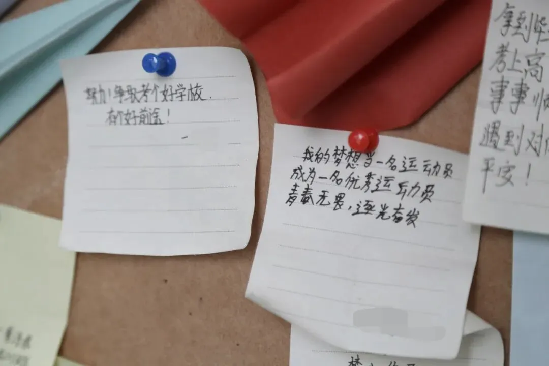 中考落幕!富良棚乡考点有花、有笑、有少年意气……-第32张图片-四季读书网