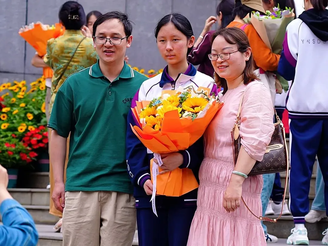 中考 | 数学和语文“奇”出亮点!听听云附一二一和师大实验一二一的考生们怎么评-第19张图片-四季读书网 中考 | 数学和语文“奇”出亮点!听听云附一二一和师大实验一二一的考生们怎么评-第19张图片-四季读书网