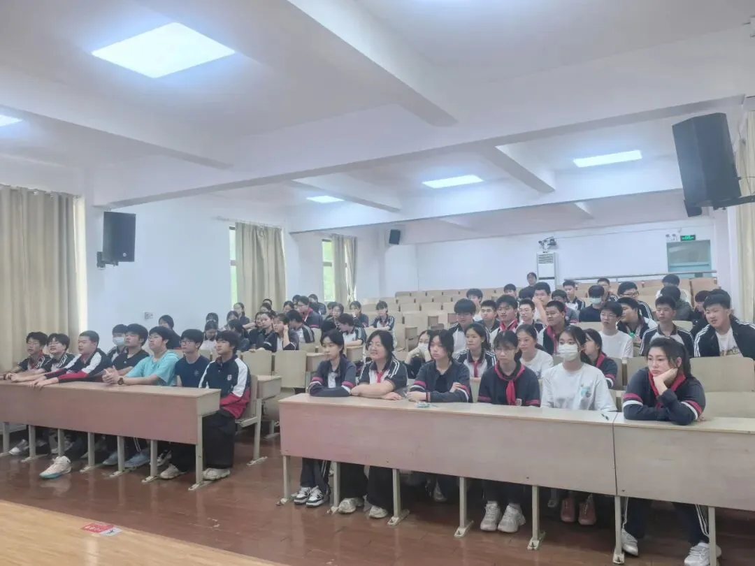 凝心聚力,决胜中考!——暖心赋能,上海市民办锦秋学校为中考学子保驾护航!-第37张图片-四季读书网