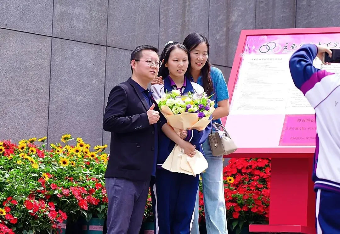中考 | 数学和语文“奇”出亮点!听听云附一二一和师大实验一二一的考生们怎么评-第41张图片-四季读书网 中考 | 数学和语文“奇”出亮点!听听云附一二一和师大实验一二一的考生们怎么评-第41张图片-四季读书网
