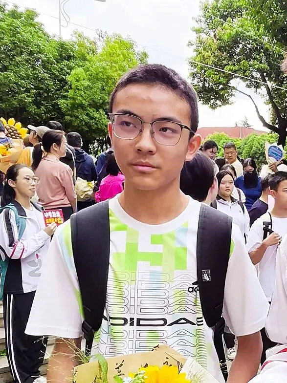中考 | 数学和语文“奇”出亮点!听听云附一二一和师大实验一二一的考生们怎么评-第46张图片-四季读书网 中考 | 数学和语文“奇”出亮点!听听云附一二一和师大实验一二一的考生们怎么评-第46张图片-四季读书网