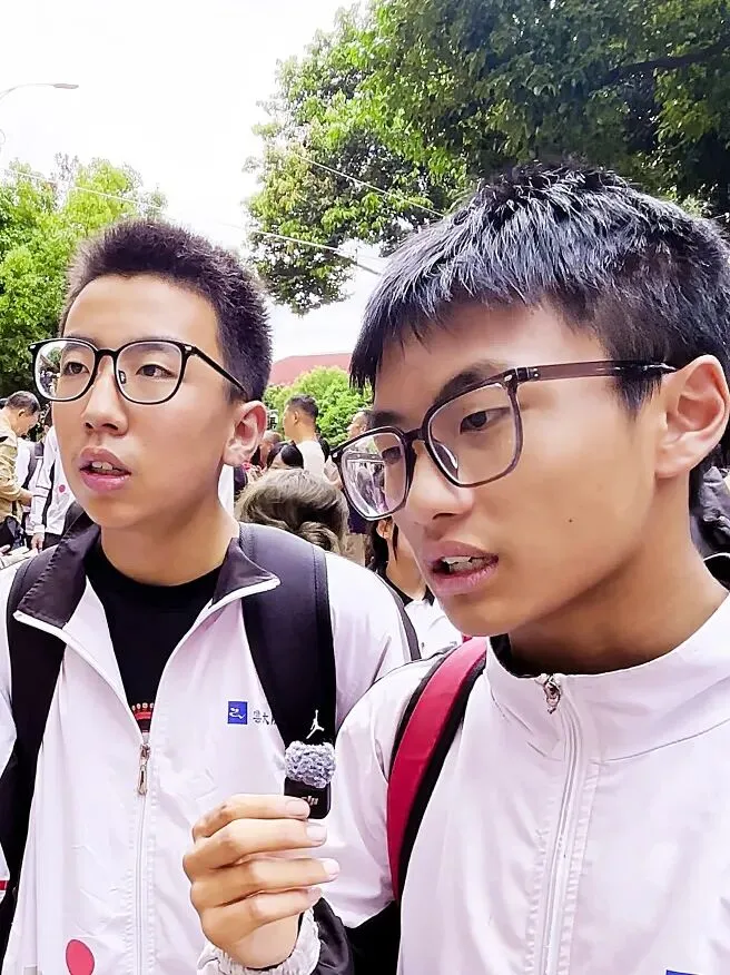 中考 | 数学和语文“奇”出亮点!听听云附一二一和师大实验一二一的考生们怎么评-第47张图片-四季读书网 中考 | 数学和语文“奇”出亮点!听听云附一二一和师大实验一二一的考生们怎么评-第47张图片-四季读书网