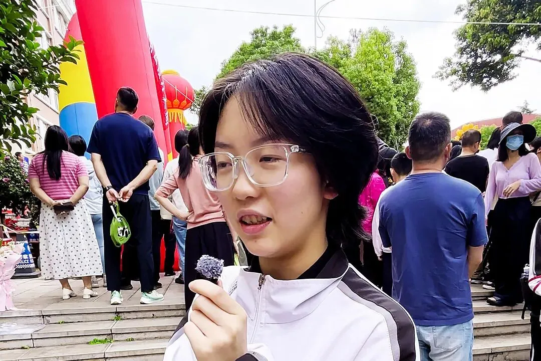 中考 | 数学和语文“奇”出亮点!听听云附一二一和师大实验一二一的考生们怎么评-第62张图片-四季读书网 中考 | 数学和语文“奇”出亮点!听听云附一二一和师大实验一二一的考生们怎么评-第62张图片-四季读书网