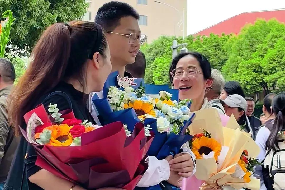 中考 | 数学和语文“奇”出亮点!听听云附一二一和师大实验一二一的考生们怎么评-第88张图片-四季读书网 中考 | 数学和语文“奇”出亮点!听听云附一二一和师大实验一二一的考生们怎么评-第88张图片-四季读书网