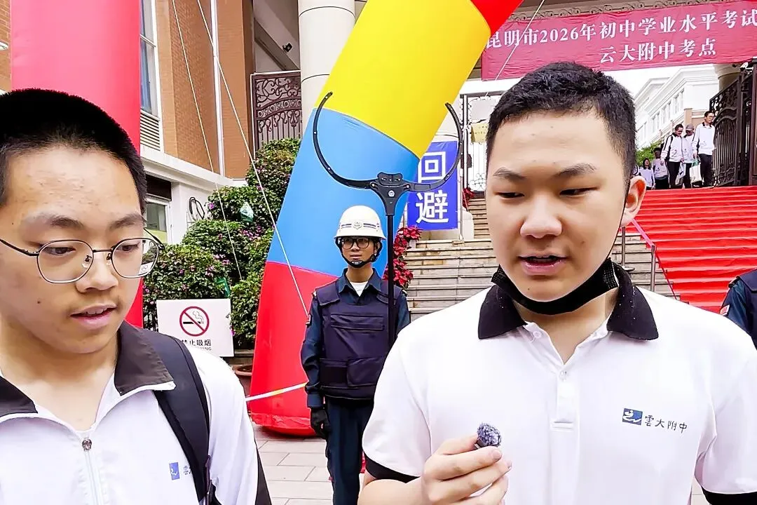 中考 | 数学和语文“奇”出亮点!听听云附一二一和师大实验一二一的考生们怎么评-第90张图片-四季读书网 中考 | 数学和语文“奇”出亮点!听听云附一二一和师大实验一二一的考生们怎么评-第90张图片-四季读书网