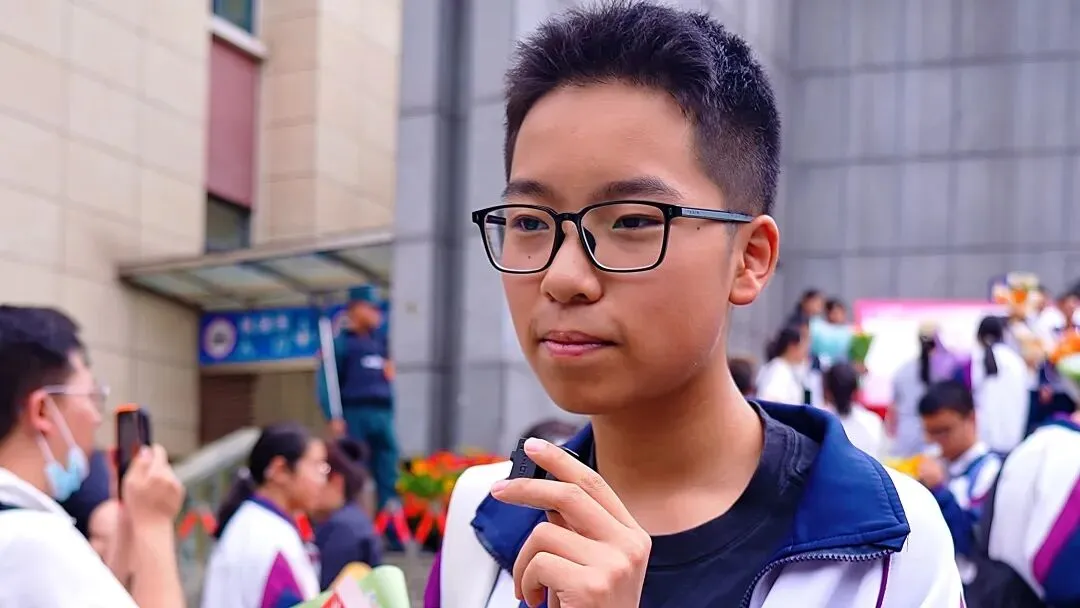 中考 | 数学和语文“奇”出亮点!听听云附一二一和师大实验一二一的考生们怎么评-第108张图片-四季读书网 中考 | 数学和语文“奇”出亮点!听听云附一二一和师大实验一二一的考生们怎么评-第108张图片-四季读书网