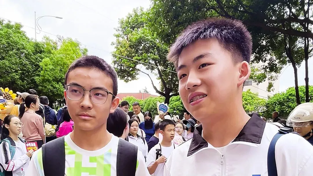 中考 | 数学和语文“奇”出亮点!听听云附一二一和师大实验一二一的考生们怎么评-第109张图片-四季读书网 中考 | 数学和语文“奇”出亮点!听听云附一二一和师大实验一二一的考生们怎么评-第109张图片-四季读书网