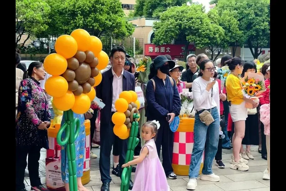 中考 | 数学和语文“奇”出亮点!听听云附一二一和师大实验一二一的考生们怎么评-第132张图片-四季读书网 中考 | 数学和语文“奇”出亮点!听听云附一二一和师大实验一二一的考生们怎么评-第132张图片-四季读书网