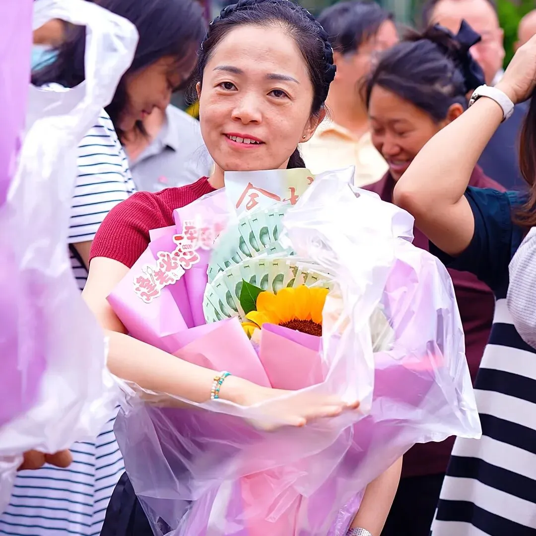 中考 | 数学和语文“奇”出亮点!听听云附一二一和师大实验一二一的考生们怎么评-第149张图片-四季读书网 中考 | 数学和语文“奇”出亮点!听听云附一二一和师大实验一二一的考生们怎么评-第149张图片-四季读书网
