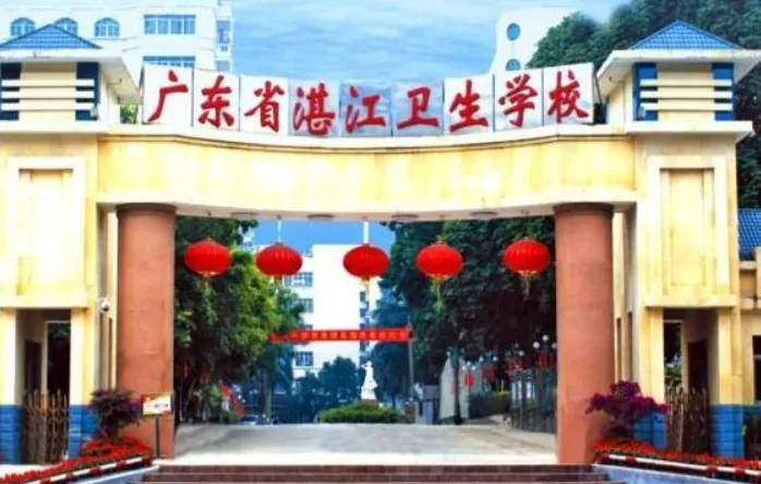 中考成绩不理想别焦虑!广东 17 所公办正规卫校盘点,升学就业双稳妥-第74张图片-四季读书网