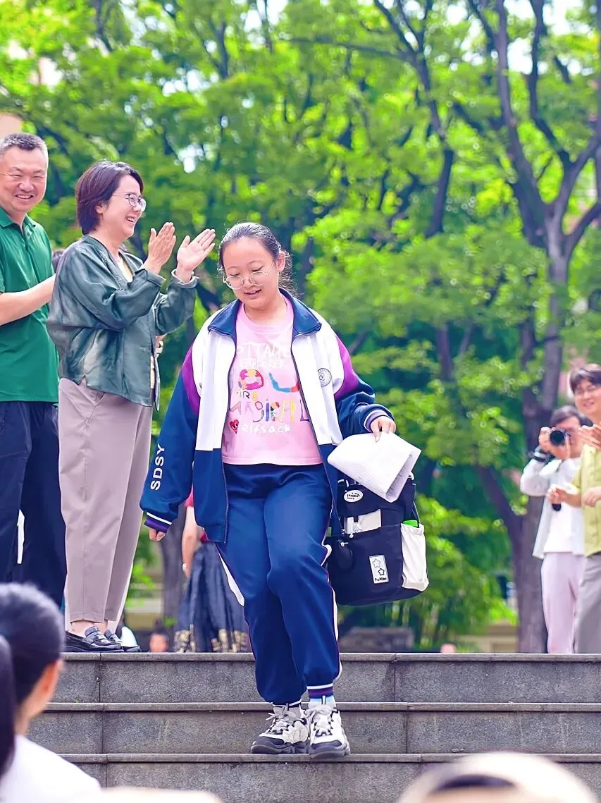 中考 | 数学和语文“奇”出亮点!听听云附一二一和师大实验一二一的考生们怎么评-第157张图片-四季读书网 中考 | 数学和语文“奇”出亮点!听听云附一二一和师大实验一二一的考生们怎么评-第157张图片-四季读书网
