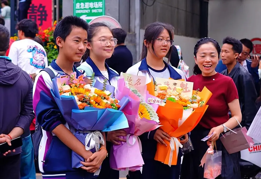 中考 | 数学和语文“奇”出亮点!听听云附一二一和师大实验一二一的考生们怎么评-第169张图片-四季读书网 中考 | 数学和语文“奇”出亮点!听听云附一二一和师大实验一二一的考生们怎么评-第169张图片-四季读书网