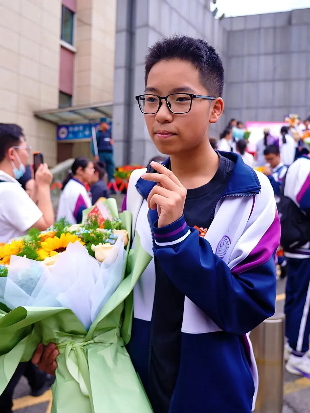中考 | 数学和语文“奇”出亮点!听听云附一二一和师大实验一二一的考生们怎么评-第174张图片-四季读书网 中考 | 数学和语文“奇”出亮点!听听云附一二一和师大实验一二一的考生们怎么评-第174张图片-四季读书网
