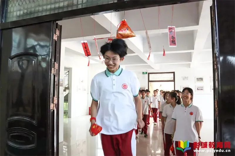 逐梦六月 决胜中考——徐州一中云龙实验学校隆重举行中考壮行仪式-第5张图片-四季读书网