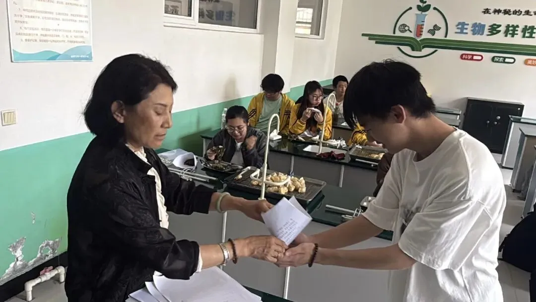 暖心护航中考 蓄力奔赴前程——我校开展中考考前专项辅导暨师生共勉大会-第8张图片-四季读书网 暖心护航中考 蓄力奔赴前程——我校开展中考考前专项辅导暨师生共勉大会-第8张图片-四季读书网