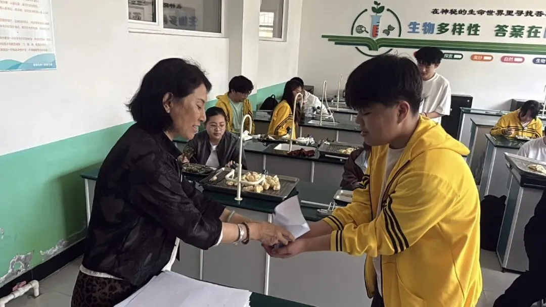 暖心护航中考 蓄力奔赴前程——我校开展中考考前专项辅导暨师生共勉大会-第9张图片-四季读书网 暖心护航中考 蓄力奔赴前程——我校开展中考考前专项辅导暨师生共勉大会-第9张图片-四季读书网